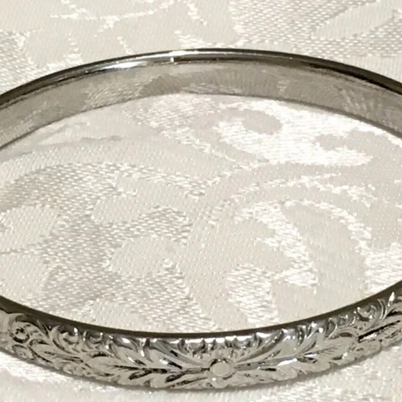 Vintage Silver Tone Whiting & Davis Flower Etched Bangle Floral Bracelet Signed - Picture 3 of 5
